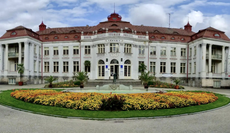 Za stav Alžbětiných lázní vyslechlo vedení města na veřejné debatě kritiku