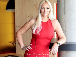 Pomáhala obětem, nyní je obchodnicí s bílým práškem. Znáte Inca Collagen?