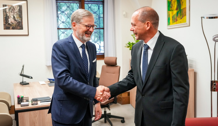 Kulhánek zůstává hejtmanem i ministrem, pravomoci ale převedl na náměstka