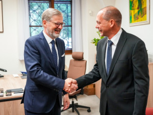 Kulhánek zůstává hejtmanem i ministrem, pravomoci ale převedl na náměstka