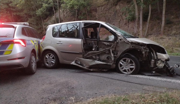 Takto dopadl osobák po střetu s hasičskou cisternou a policejním vozem