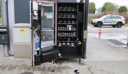 Zloděj si vzal na mušku automyčku v Jičíně, zaútočil tam na automat s kratomem