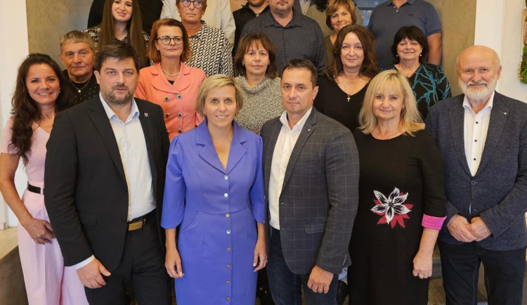 ANO sestaví v Karlovarském kraji devítičlennou radu, už rozdělilo posty radních