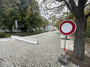 Chodov kvůli hrozícímu propadu kolektoru zavřel pro dopravu Staroměstskou ulici