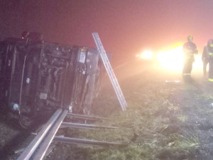 Kamion převážející zvířecí kosti ochromil provoz na silnici mezi Karlovými Vary a Ostrovem