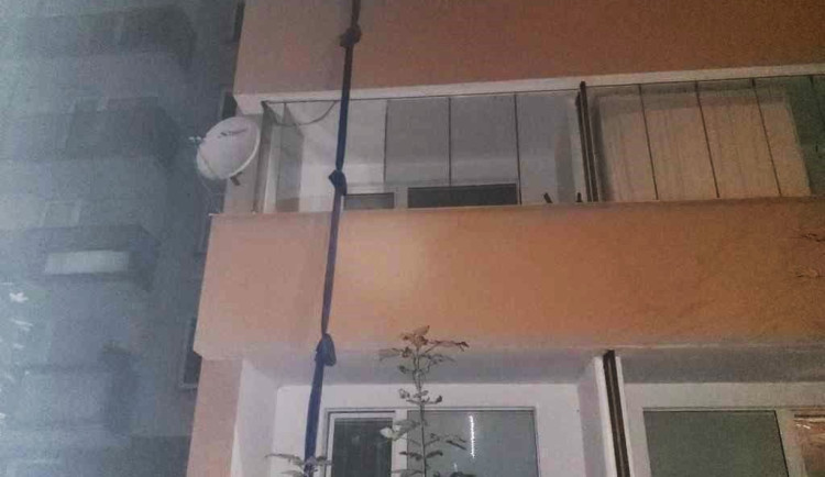 Muž utekl z domova po svázaných ručnících, druhého dne měl nastoupit na léčení ze závislosti na drogách