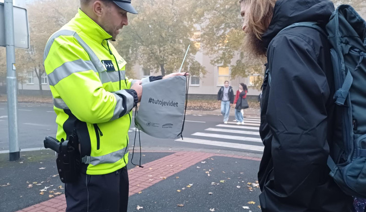 Nehod s chodci přibývá, letos už byly dvě smrtelné. Téměř v polovině případů jsou na vině právě pěší