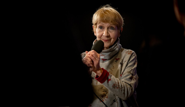 Herečka a rodačka z Chebu Daniela Kolářová přezvala od prezidenta medaili Za zásluhy I. stupně