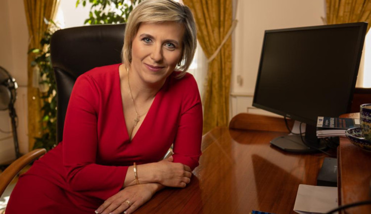 Hejtmankou Karlovarského kraje byla zvolena senátorka Jana Mračková Vildumetzová (ANO)