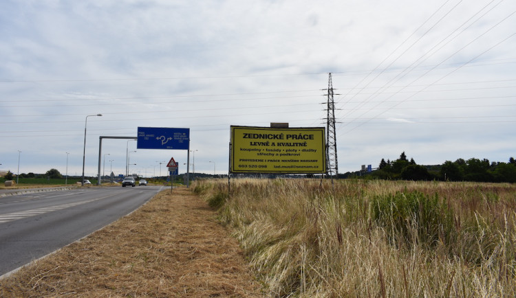 Jihočeská policie obvinila Antona Fischera a jeho syna kvůli nelegálním billboardům