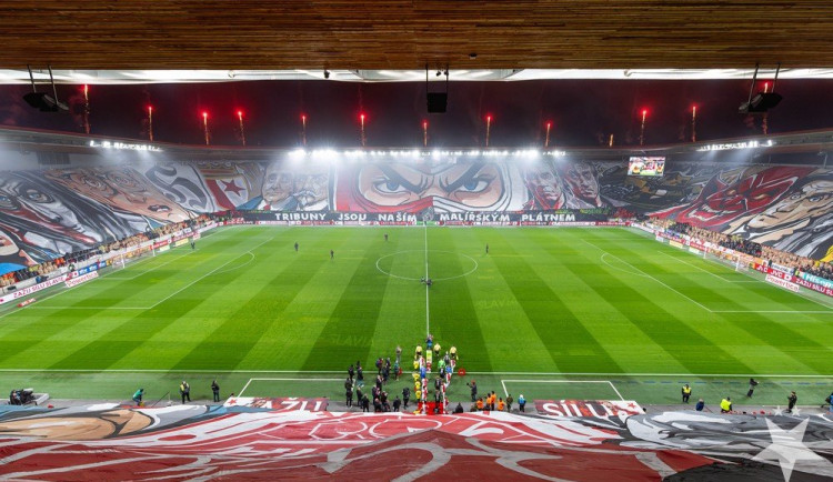 Měsíce příprav, dvacet tisíc pláštěnek, český rekord. Choreo slávistické Tribuny Sever se zapsalo do historie