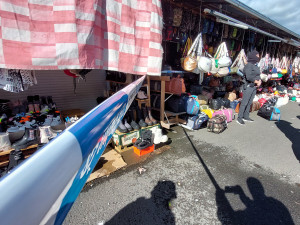 VIDEO: Drogy si na tržnici předávali v kabelkách a taškách, celníci zadrželi tři Vietnamce