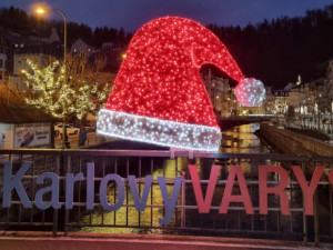 Vánoční Karlovy Vary i letos rozzáří desetitisíce světel, do ulic vyjede i speciálně nazdobený autobus