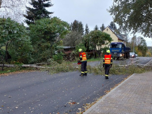 Téměř celou Českou republiku zasáhne silný vítr v úterý odpoledne a v noci na středu