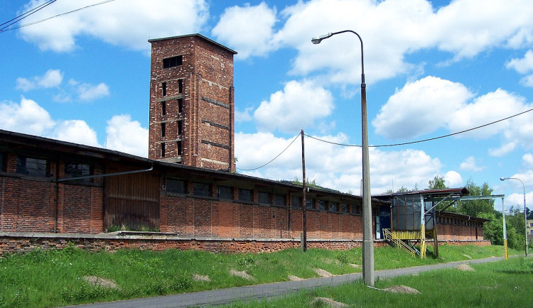 Národní kulturní památka Rudá věž smrti přejde do vlastnictví státu. Připomíná utrpení politických vězňů z 50. let