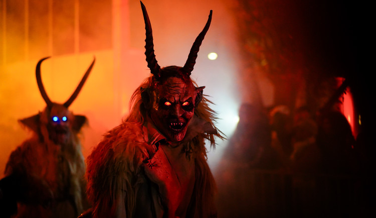 FOTOGALERIE: Výstaviště ovládla pekelná show. Dorazili krampusáci z Čech i Rakouska