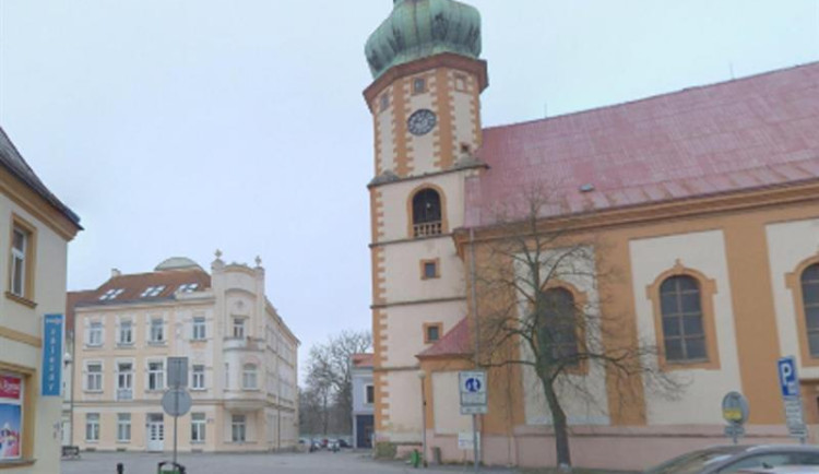 Sokolov chce bojovat s neukázněnými řidiči, zavádí opatření na Starém náměstí