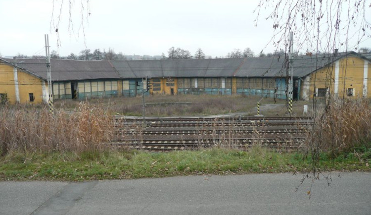 Sokolov dá strhnout bývalé depo Českých drah v Sokolově, chtěl by tam mít průmyslovou zónu