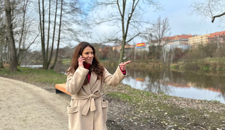 Karlovy Vary mají novou koalici z ANO a Karlovaráků, už bez Spolu. Primátorkou zůstává Andrea Pfeffer Ferklová