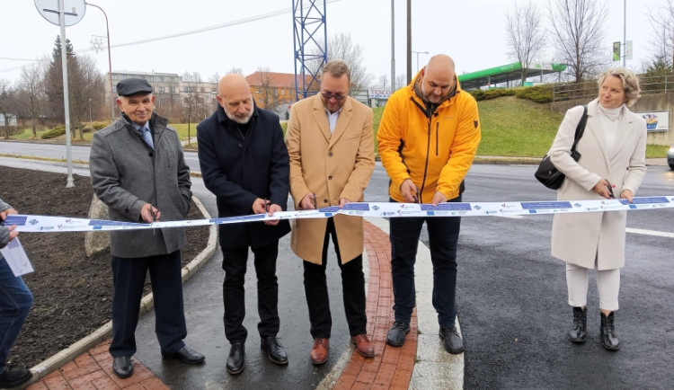 V Aši se vrátila doprava na průtah městem modernizovaný za 139 milionů korun