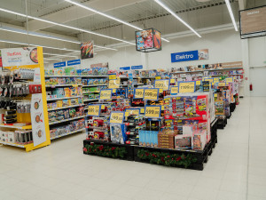 Na vánoční nákupy zve Tesco Cheb do nově zmodernizované prodejny