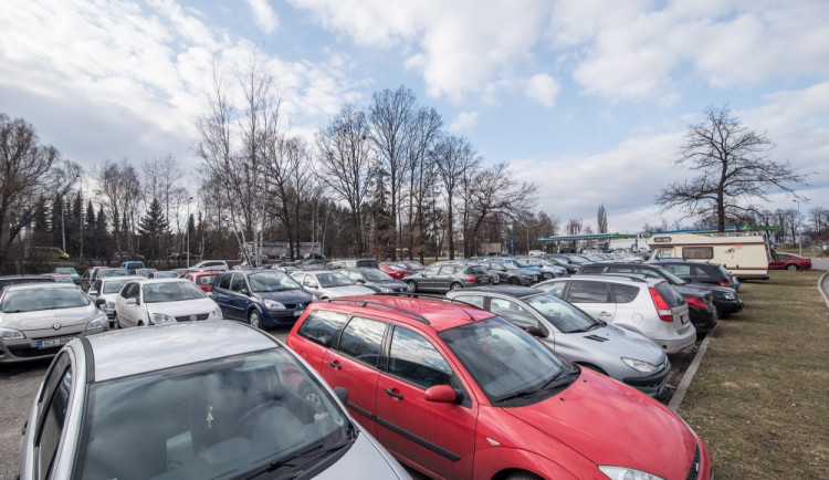 Chodov chce rozšířit parkování, zvažuje výstavbu parkovacího domu