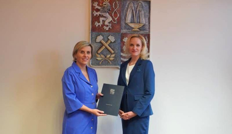 Novou ředitelkou Krajského úřadu Karlovarského kraje je Květa Hryszová.