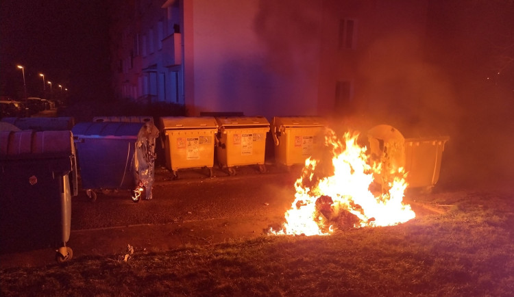 Bilance silvestrovské noci: Hasiči řešili 19 událostí, výjezdy záchranářů se zvýšily o 20 procent