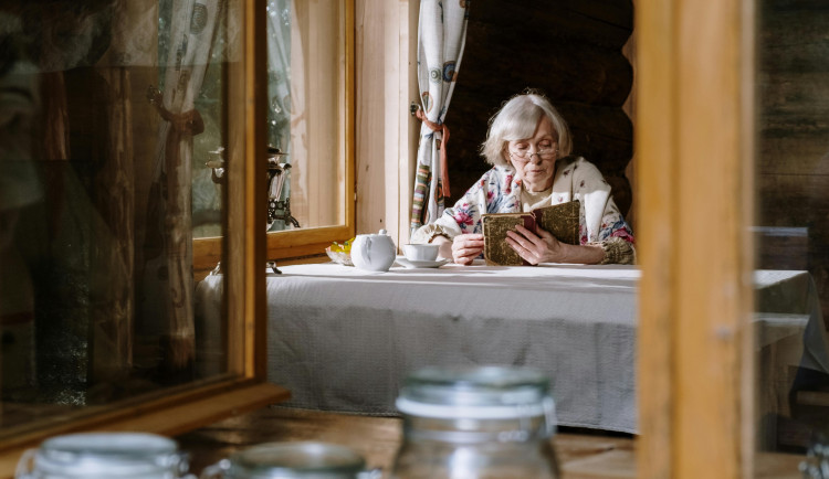 Nejpilnějšími čtenářkami knihoven v Karlovarském kraji zůstávají seniorky