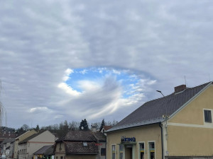 Nebesa se tajemně otevřela. Na mnoha místech republiky se objevil zajímavý meteorologický úkaz