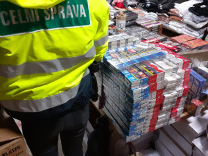 Jiné nekolkované cigarety zabavené na tržnici