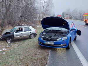 V Karlovarském kraji vzniká ledovka, přibývá dopravních nehod
