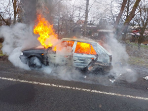 Požár vozidla v Mariánských Lázních