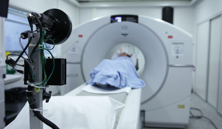 Kraj zvýšil náborový příspěvek pro radiologické asistenty na 200 tisíc korun