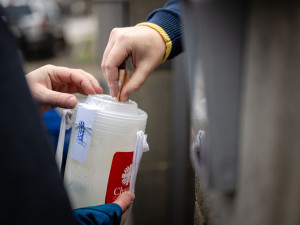 V kasičkách Tříkrálové sbírky na západě Čech bylo rekordních 7,6 milionu korun