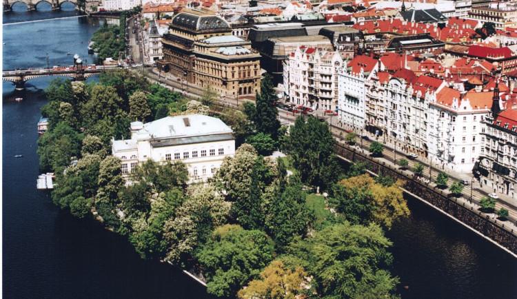 Praha 1 vyhrála soudní spor o Žofín, situace se ale výrazně neposunula