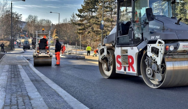 Oprava ulice Peroutkova bude v roce 2025 pokračovat ve třech etapách