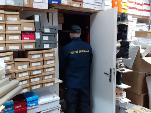 Celníci zadrželi při kontrolách pětadvacet tisíc kusů padělků za více než 110 milionů korun