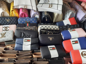 Celníci zadrželi při kontrolách pětadvacet tisíc kusů padělků za více než 110 milionů korun