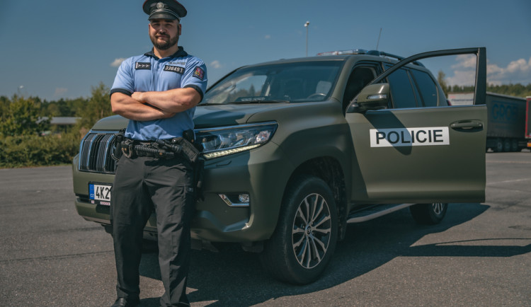 Je rozdíl mezi policistou cizinecké policie a Mistrem ČR v silovém trojboji?