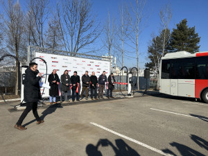 Městskou i linkovou dopravu zajišťují v Táboře plně elektrické autobusy. Ročně mají ujet milion kilometrů a převést 1,5 milionu cestujících