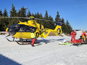 Střet dvou lyžařů na Klínovci, holandského chlapce transportoval do nemocnice vrtulník