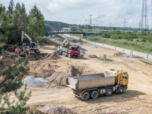 Komora a Karlovarský kraj kritizují záměr stavět silnici I/13 jen třípruhovou