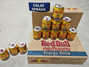 Celníci našli při kontrole jedné prodejny 5 000 kusů napodobenin energetického nápoje Red Bull