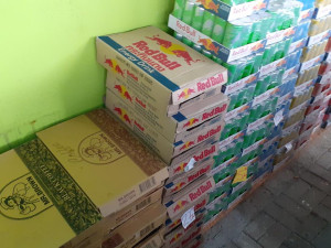 Celníci našli při kontrole jedné prodejny 5 000 kusů napodobenin energetického nápoje Red Bull