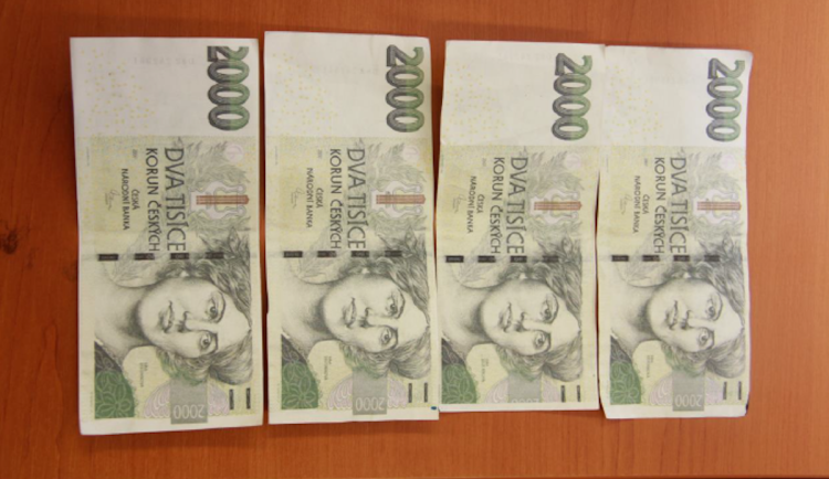 Kriminalisté objasnili další dva případy padělání bankovek