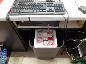 Celníci zadrželi velké množství neznačených cigaret, zahřívaného tabáku i náplní do elektronických cigaret