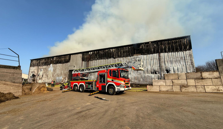 U Okrouhlé na Chebsku hořel seník, škoda přesáhne milion korun