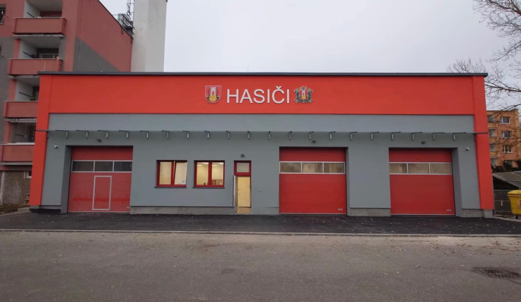 Ze staré výtopny uprostřed panelákového sídliště vznikla nová hasičská zbrojnice za 10,5 milionu korun