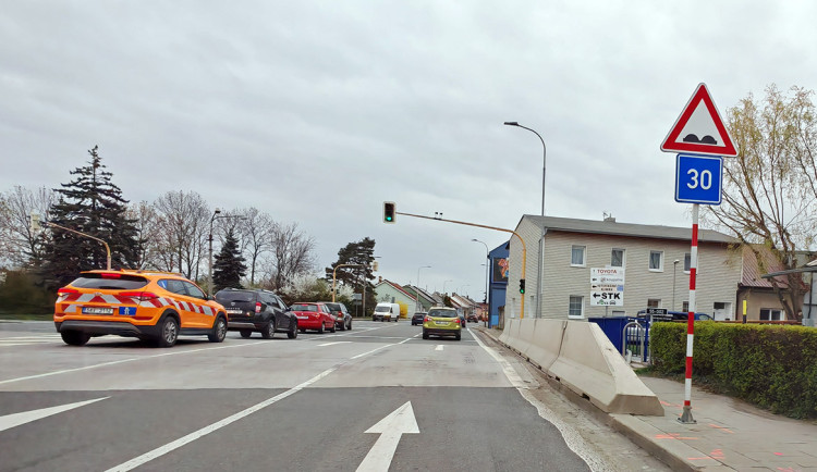 Rušný tah na Přerov v Olomouci přiškrtí půlroční přestavba mostku